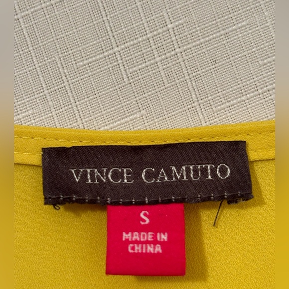 Vince Camuto yellow, short flutter sleeve top size S - Picture 3 of 4